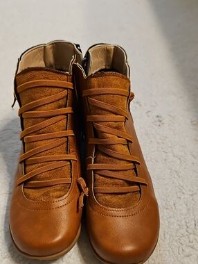 Women's Tan Lace-Up Ankle Boots